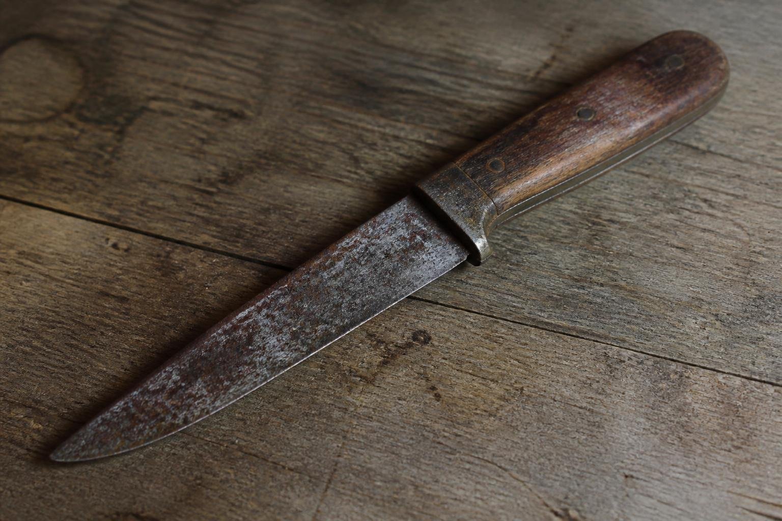 Une ancienne lame patinée avant restauration